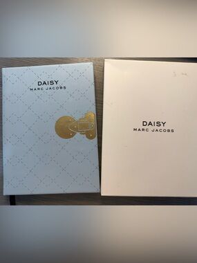 Marc Jacobs Daisy Notebook in Light Blue, Cream and Gold